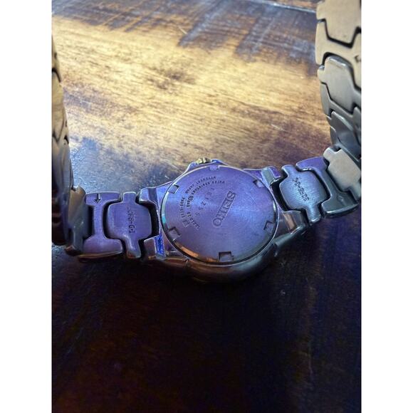 Vintage Seiko Quartz Day Date Men\'s Wristwatch Silver Tone Bracelet 8123-8020 R main image 4